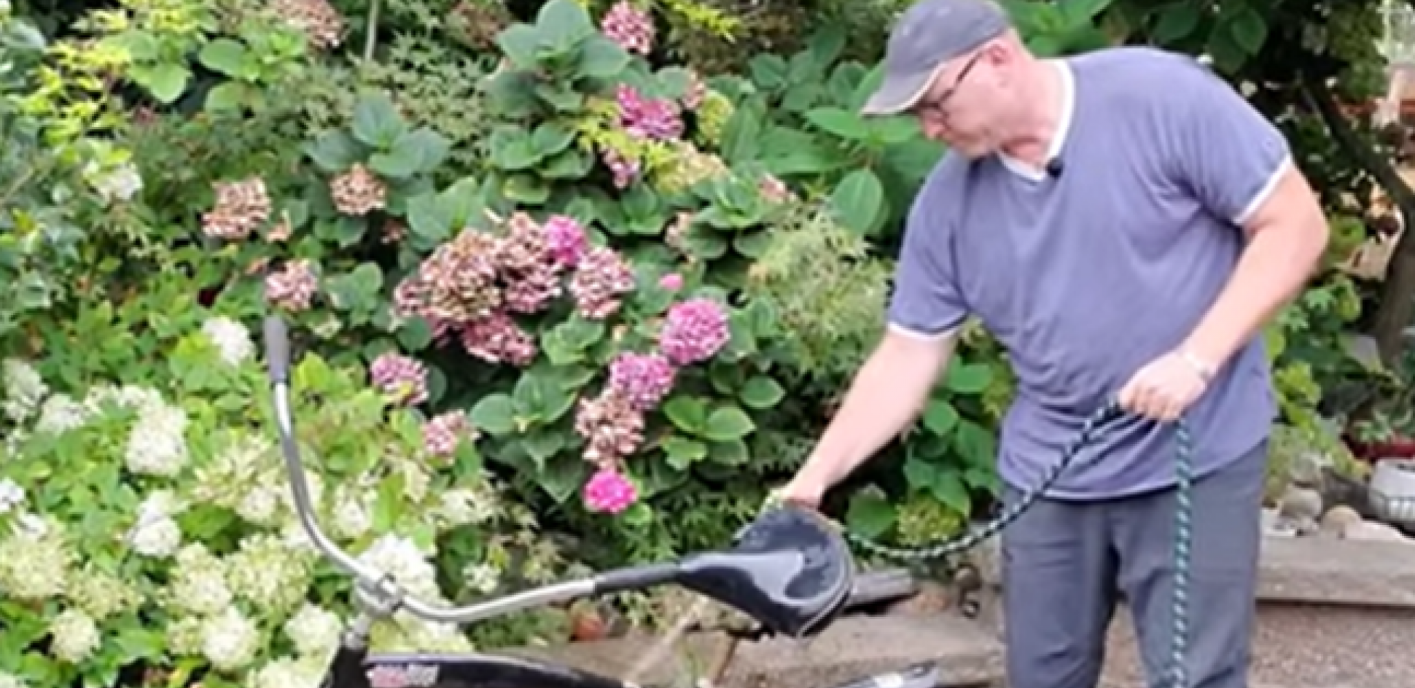 IZA OVOG JUTJUB KANALA KRIJE SE POTRESNA PRIČA Hrabri tata danas pomaže deci i mladima - njegovi saveti će vas oduševiti! (VIDEO)