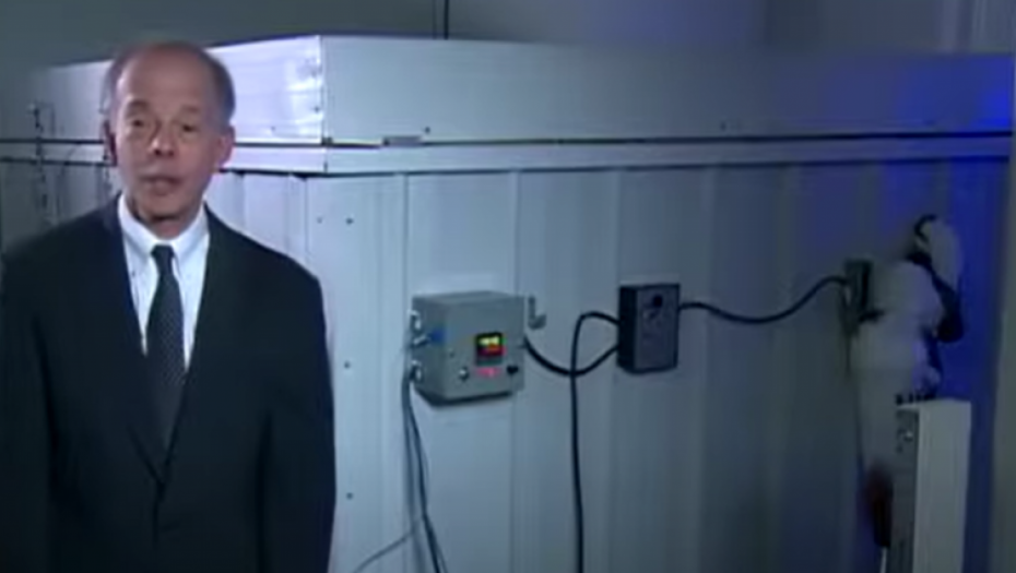 SIN STAVIO MAJKU NA LED DA SAČEKA BOLJE SUTRA Njeno telo počiva na -196 °C i ako nauka dovoljno napreduje, jednog dana...