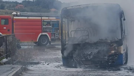 IZGOREO AUTOBUS KOD KRUŠEVCA Policija na terenu