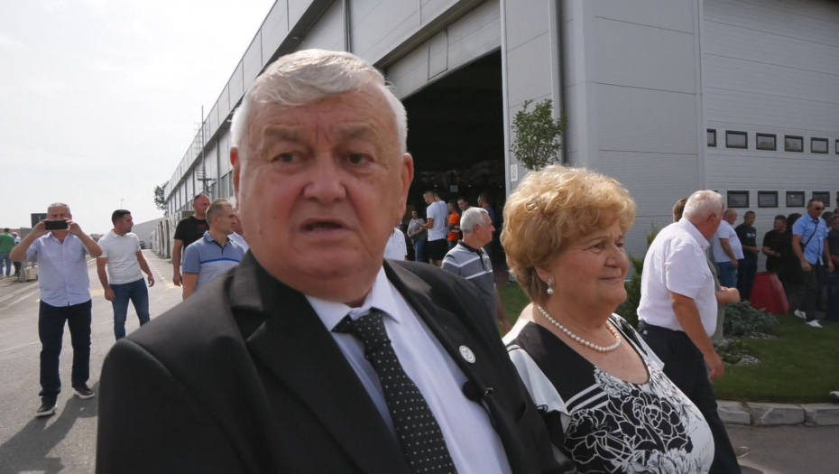O NJIMA PRIČA CELA SRBIJA Ovo su gazde koje su OSAM svojih radnika častile ganc novim automobilima