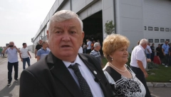 O NJIMA PRIČA CELA SRBIJA Ovo su gazde koje su OSAM svojih radnika častile ganc novim automobilima
