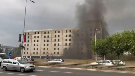 POŽAR NA NOVOM BEOGRADU Gusti dim prekrio nebo tik do auto-puta! (VIDEO)