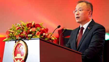 "PROTIVIMO SE SPOLJNIM SILAMA KOJE SE MEŠAJU U UNUTRAŠNJE STVARI SRBIJE!" Jaka poruka kineskog ambasadora na proslavi 75 godina od osnivanja NR Kine (VIDEO)