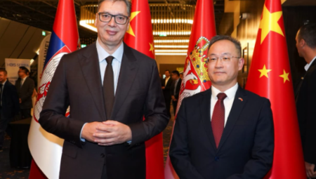 NAŠA SARADNJA I PRIJATELJSTVO NASTAVLJAJU DA JAČAJU Predsednk Vučić uputio čestitku kineskom narodu