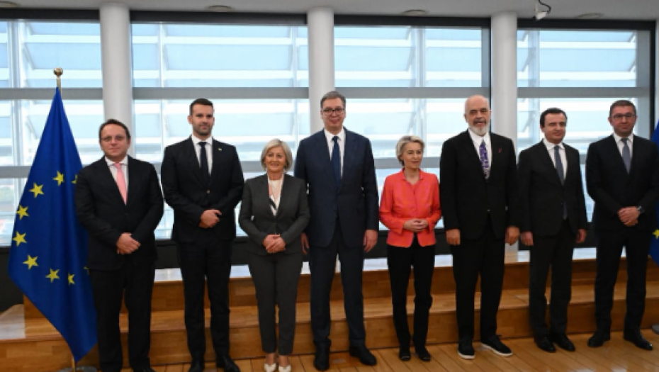 NAŠA ZEMLJA OSTAJE POSVEĆENA SVOM EVROPSKOM PUTU Vučić se javio iz Brisela gde je na radnom ručku Ursule fon der Lajen