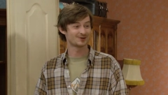 OTKRIVENO ZAŠTO MOAMER KASUMOVIĆ SESTRE KRIJE OD JAVNOSTI! Odrastali su bez roditelja, bolna životna priča kida dušu