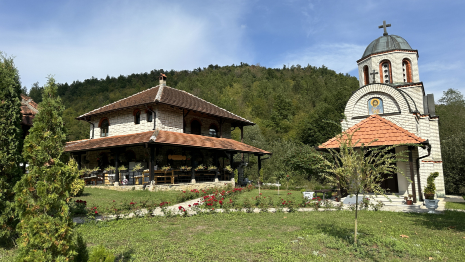 TRAŽILI SU BLAGO, A PRONAŠLI MOŠTI VELIKE SVETITELJKE IZ KOJIH JE IZBIJALA SVETLOST Neverovatna priča o Svetoj Sari i njenoj zadužbini kod Kragujevca