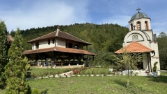 TRAŽILI SU BLAGO, A PRONAŠLI MOŠTI VELIKE SVETITELJKE IZ KOJIH JE IZBIJALA SVETLOST Neverovatna priča o Svetoj Sari i njenoj zadužbini kod Kragujevca