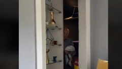 KAO U HOROR FILMU Uselio se u iznajmljen stan, pa uhvatio vlasnika kako se krije u tajnoj prostoriji!