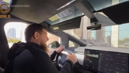 KADIROV ZAGRMEO NA ILONA MASKA: Poklonio mi auto, pa ga daljinski deaktivirao! (VIDEO)