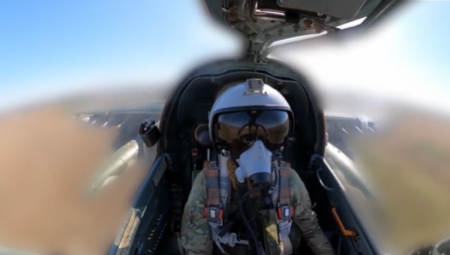 SNIMAK IZ UGLA RUSKOG PILOTA Izveo protivraketni manevar pa osuo LJUTU paljbu po pešadiji (VIDEO)