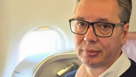 VUČIĆ SE OGLASIO IZ AVIONA ZA NJUJORK Predsednik Srbije će se obratiti celom svetu, čekaju ga sastanci sa preko 40 svetskih lidera