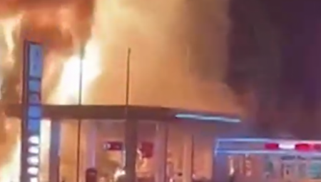 GORI BENZINSKA PUMPA! Jedna osoba povređena (VIDEO)