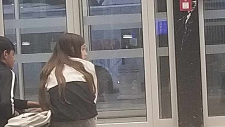 "ODVEO JU JE OPASAN DEČKO, ŠTA AKO JOJ NAUDI" Oglasila se majka nestale Andrijane (15) iz Novog Sada za "Alo", građani ih uslikali (FOTO)