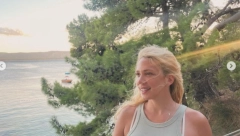 OVAKVU MILICU TODOROVIĆ NISTE VIDELI DO SADA! Pevačica objavila provokativne fotke, od njenih oblina zastaje dah!