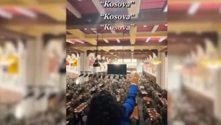 NOVI NOŽ U SRPSKA LEĐA Američki kadeti ovacijama dočekali lažnu predsednicu Vjosu, skandirali "Kosovo"