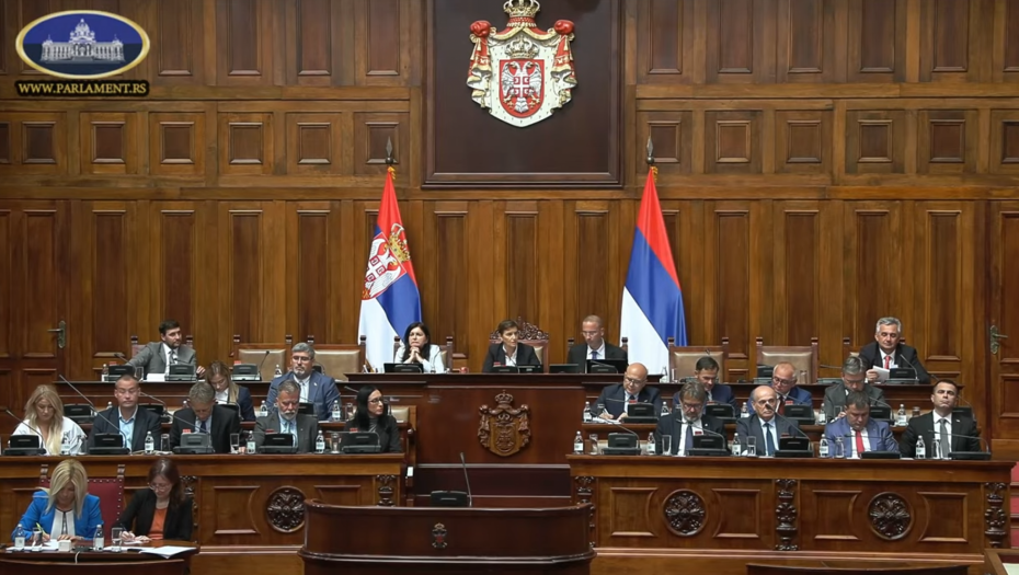 POSLE JUČERAŠNJEG ĆUTINOG HAOSA I GAĐANJA MINISTARA Poslanici danas u 10.00 časova nastavljaju rad