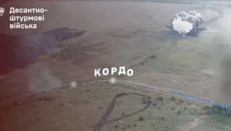 UKRAJINSKE TRUPE NAPALE RUSIJU! Pogledajte neverovatan snimak oklopnih vozila na granici! (VIDEO)