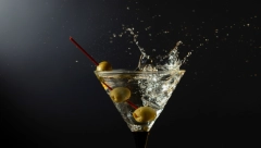 I DŽEJMS BOND BI RAZMISLIO  Da li ste za martini od 13.000 dolara?(VIDEO)