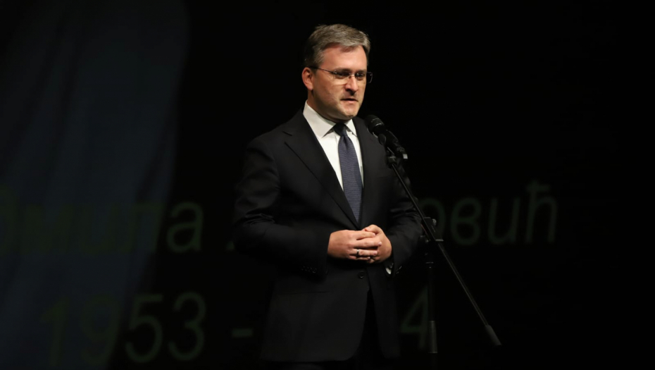 "RADMILA NASTAVLJA DA SIJA KAO ZVEZDA" Ministar kulture Nikola Selaković se oprostio od legendarne glumice