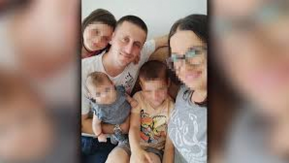 SAHRANJENI SU LAZOVIĆI, DECA POKOPANA U BELIM KOVČEZIMA Majka neutešna i u suzama: "Sve sam izgubila"