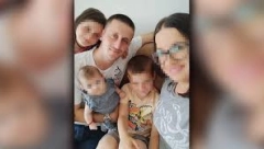 SAHRANJENI SU LAZOVIĆI, DECA POKOPANA U BELIM KOVČEZIMA Majka neutešna i u suzama: "Sve sam izgubila"