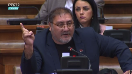 ONI HOĆE RAT, RADE PROTIV SRBIJE Bulatović oštro odgovorio na Ćutino bacanje Ustava: Jednom je ovde ubijen narodni poslanik, hoće da pucaju