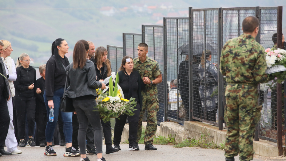 "NE DAM MOJU BEBU, PUSTITE JE, IDE MAMA SA VAMA" Bolne reči majke koja je sahranila troje dece i supruga