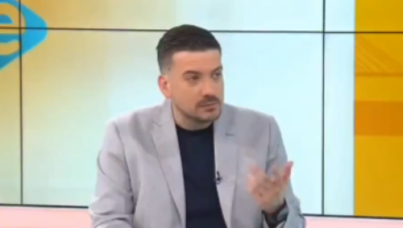 VODITELJ NOVE S HTEO DA OPTUŽI VUČIĆA DA JE NAREDIO DA SRBI NA KiM IZAĐU IZ POLICIJE A SRBI SA KiM PORUČUJU: To je laž (VIDEO)