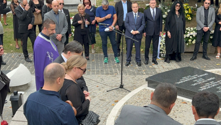 BOJANA JECA NAD GROBOM SVOJE MAJKE! Bolne scene na Novom groblju, ćerka Radmile Živković izustila samo jedno