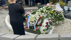 ALEKSANDAR VUČIĆ POSLAO VENAC PREMINULOJ GLUMICI! Predsednik se emotivnom porukom oprostio od Radmile Živković