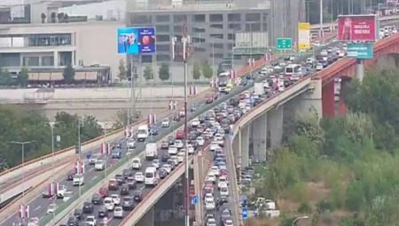 VOZILA MILE U POPODNEVNOM ŠPICU Gužve na Gazeli i Pančevcu, kritično i u centru grada (FOTO)