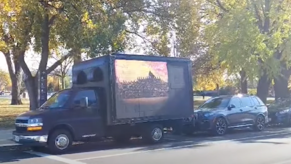 TRI KAMIONA U NJUJORKU PRIKAZUJU TEROR NAD SRBIMA NA KIM! Ceo dan će prolaziti ulicama, nedaleko od zgrade Ujedinjenih nacija (VIDEO)
