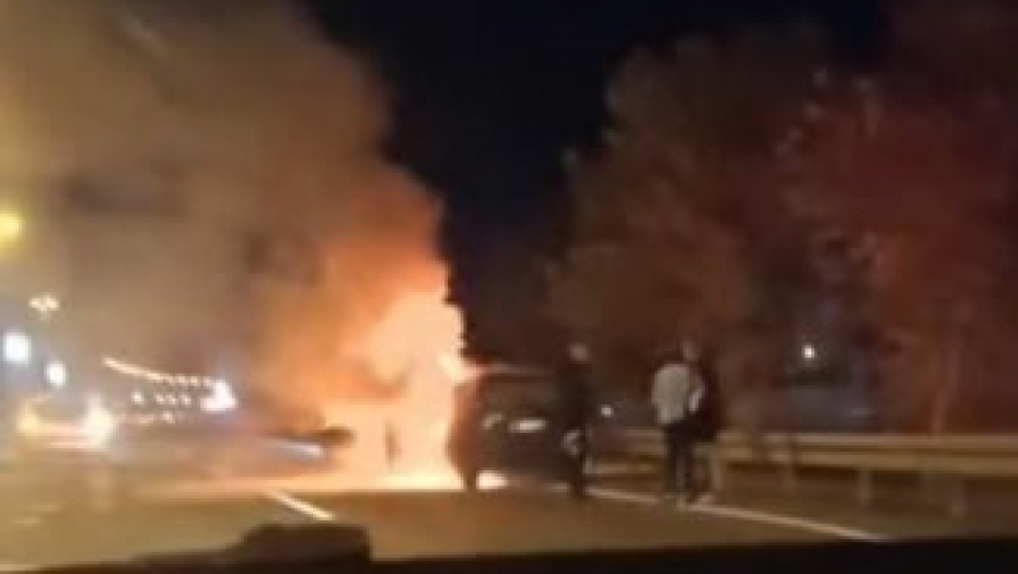 BUKTINJA NA ZRENJANINCU Vatra guta automobil (VIDEO)