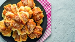 KIFLICE SA SIROM Biće mekane i sutradan, a idealne su za doručak ili užinu