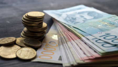 STIŽE NOVAC ZA PENZIONERE Oglasio se Fond PIO sa detaljnim informacijama