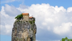 NAJNOVIJA TURISTIČKA ATRAKCIJA Manastir u oblacima