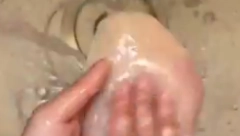 SRBIMA SE ŽELUDAC PREVRĆE OD OVOG PRIZORA Osvanuo bizaran snimak spremanja piletine (VIDEO)