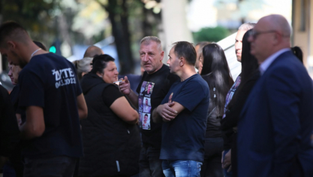 RODITELJI UBIJENE DECE U MLADENOVCU STIGLI U SUD Počinje suđenje Urošu Blažiću (VIDEO)
