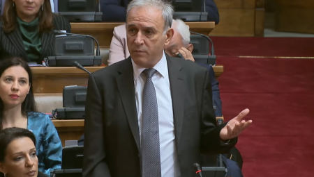 PONOŠ POHVALIO GOVOR VUČIĆA! U Skupštini nastao muk! "Tako se govori u Ujedinjenim nacijama!"