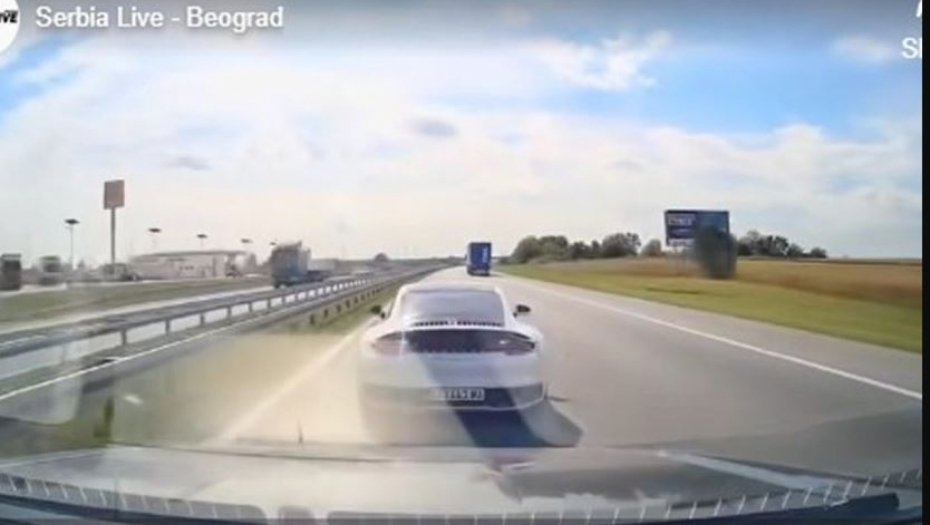 VOZAČ BELOG PORŠEA DANIMA DIVLJA NA AUTO-PUTU Snimak bahate vožnje na Batajničkoj petlji izazvao revolt ljudi
