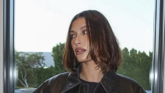 MAMA IZVELA SINA U ŠETNJU Hejli Biber zablistala u kaputu sa divljim printom, ali svi su gledali u njenog muža