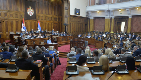 USVOJEN REBALANS BUDŽETA ZA OVU GODINU Raste i roditeljski dodatak - skupštinski dan obeležili skandali opozicije