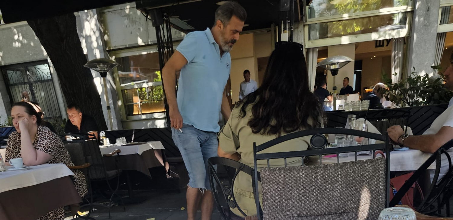 POSLE DEPORTACIJE IZ HRVATSKE, SERGEJ USLIKAN U CENTRU BEOGRADA Evo šta pije u podne ALO! PAPARAZZO