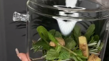 ZA BRŽI RAST I PROTIV OPADANJA KOSE Domaći recept zbog kog kosa raste kao luda, a potrebni su vam samo voda i ovaj sastojak