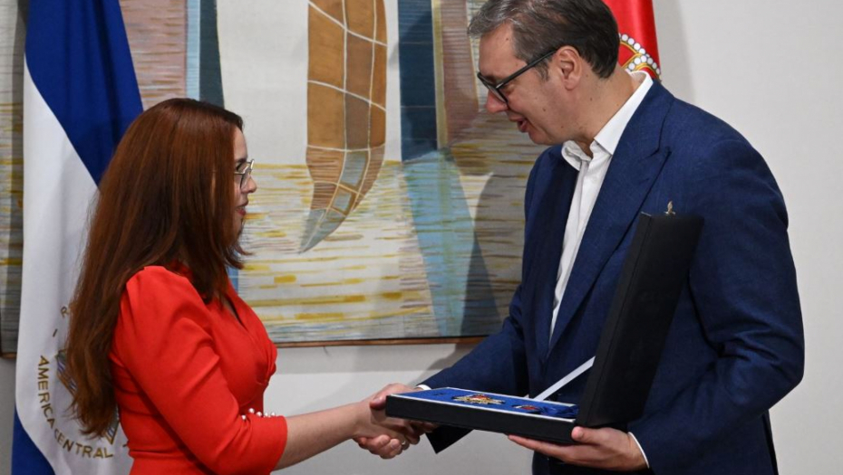 VUČIĆ DODELIO ORDEN ČUVENOJ AMBASADORKI NIKARAGVE: Ona je imala najbolji govor tokom rasprave o rezoluciji o Srebrenici!