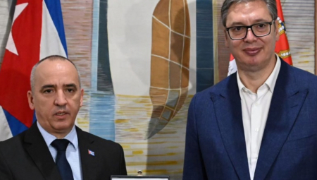 SRBIJA POKAZUJE KOLIKO CENI OGROMAN DOPRINOS KUBE Vučić odlikovao stalnog predstavnika pri UN Ernesta Soberona Guzmana