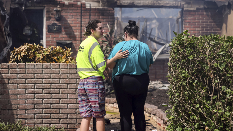 BROJ MRTVIH PORASTAO NA 30, 4.000.000 LJUDI BEZ STRUJE... Strašan Uragan napravio haos u Americi (FOTO)