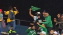 HOROR NA STADIONU Sevali nož i krv na sve strane (FOTO/VIDEO)