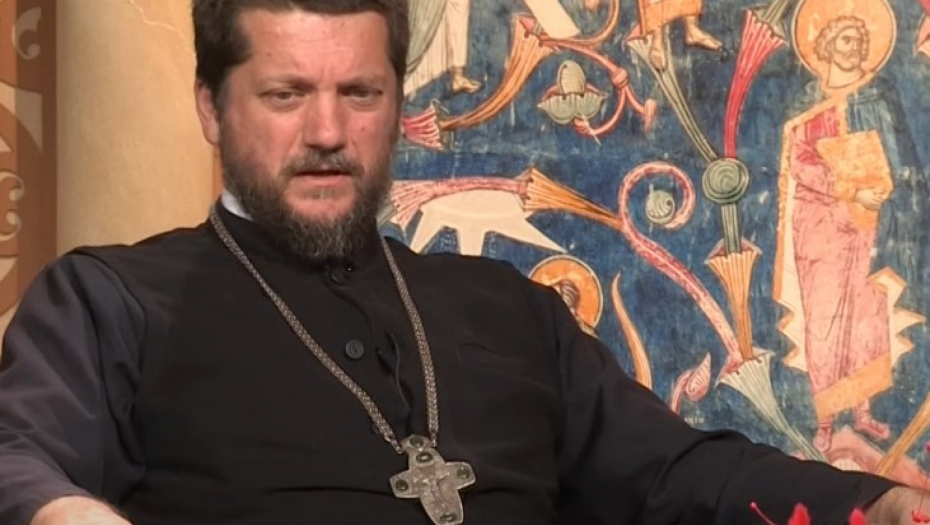 MOMAK UŠAO SA LIMENKOM U MANASTIR OSTROG Otac Gojko poludeo od besa, a onda je mladić uradio nešto što ga je šokiralo!